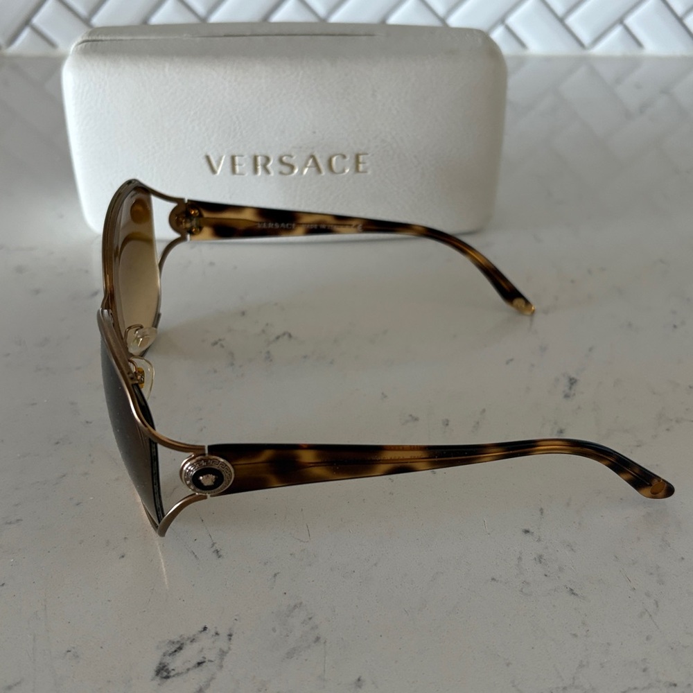 Versace Women's Sunglasses model 2137 - Picture 2 of 7